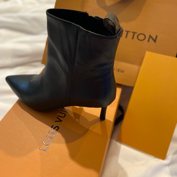 Louis Vuitton black boots - Picture 8 of 11